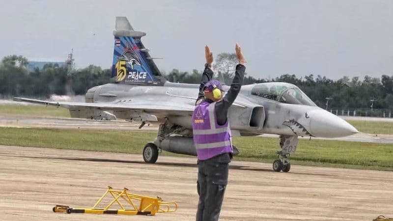 King Observes Queen’s First Solo Flight in JAS 39 Gripen, Presents Flowers After Training